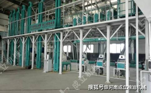 新型玉米粉加工機(jī)械工藝特點(diǎn)<strong></p>
<p>玉米收獲機(jī)</strong>，現(xiàn)代化全自動(dòng)玉米磨粉機(jī)廠家:玉米收獲機(jī)