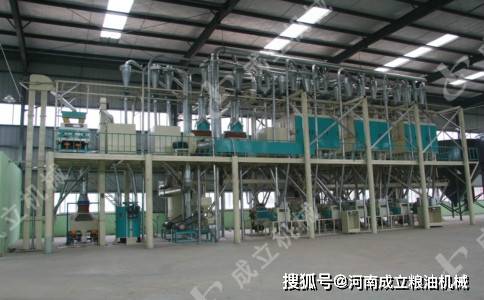 新型玉米粉加工機(jī)械工藝特點(diǎn)<strong></p>
<p>玉米收獲機(jī)</strong>，現(xiàn)代化全自動(dòng)玉米磨粉機(jī)廠家:玉米收獲機(jī)