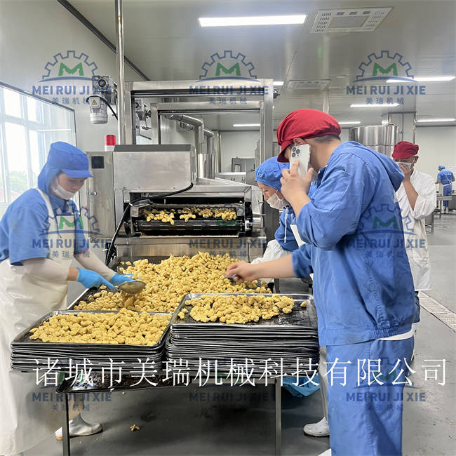 小酥肉鍋包肉滾筒式上粉機(jī) 香甜玉米粒滾筒上粉機(jī) 玉米粒上粉機(jī) 黃金蝦滾筒上粉機(jī) 新款環(huán)保型滾筒上粉機(jī) 油炸機(jī):玉米收獲機(jī)
